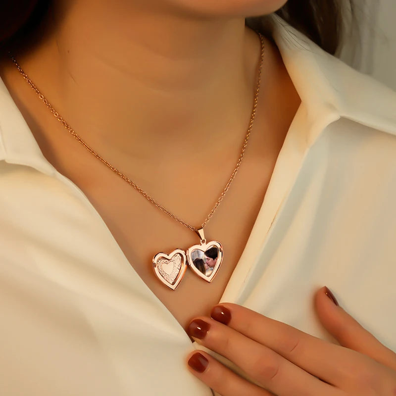 Colar com medalhão personalizado, colar com foto personalizada, colar de coração com nome gravado, colar com pingente em formato de coração de aço inoxidável, joia Sucesso Ativa